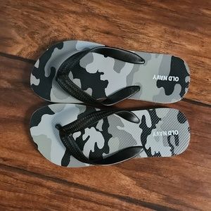 Boys Old Navy flip flops